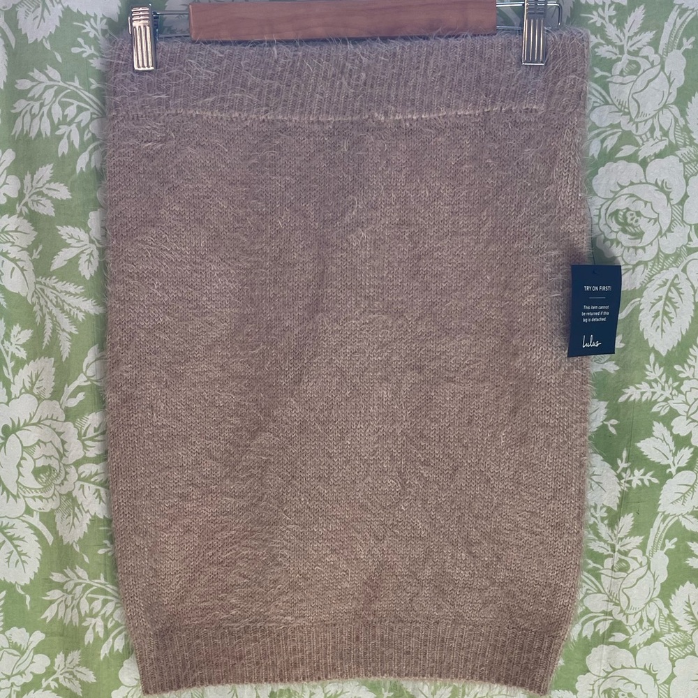Lulu’s 2 piece set - Top and Skirt - Light Tan Color - Picture 11 of 14